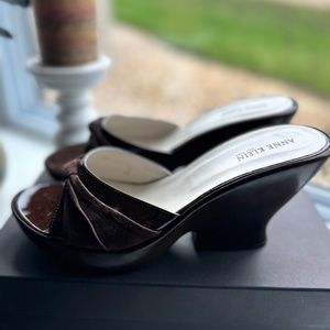 Anne Klein Brand New Wedge, Size 9, Brown